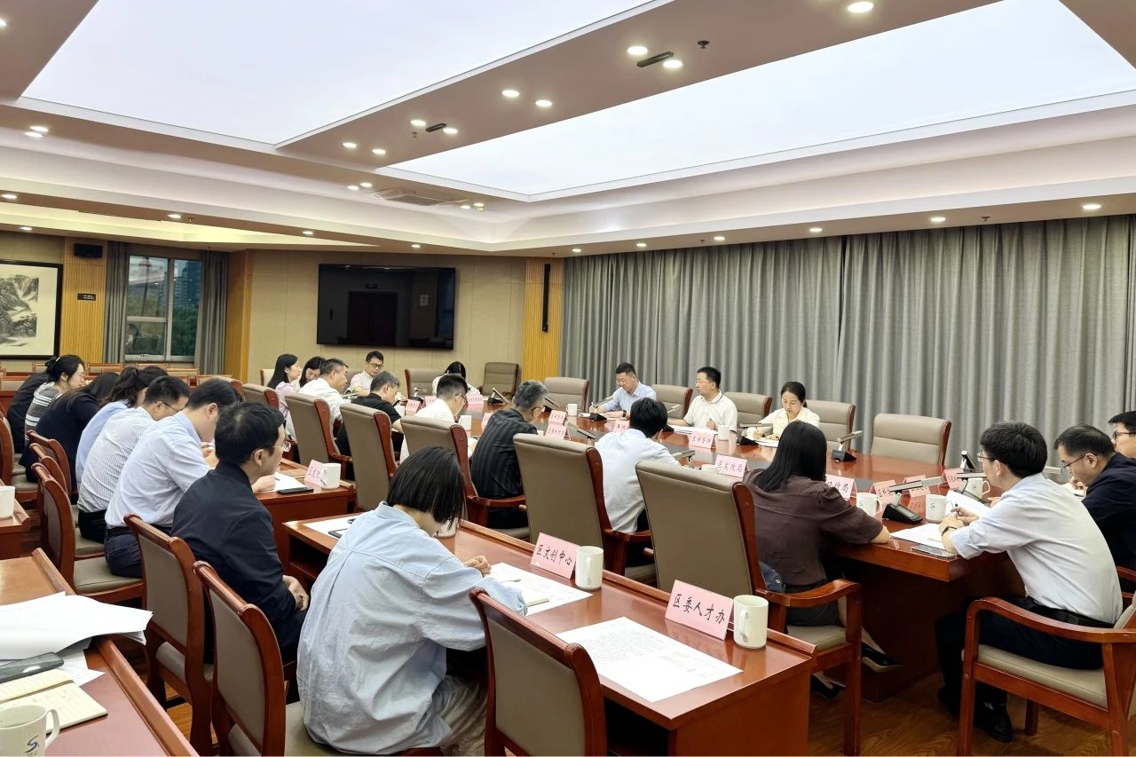 我区全力推进涉企政策进驻企业综合服务中心