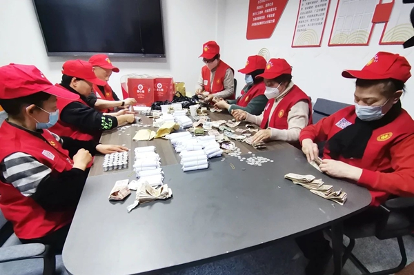 微光汇聚 萧山慈善义工将爱化“零”为整