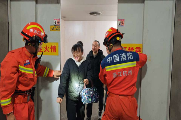 电梯困人 瓜沥站成功处置