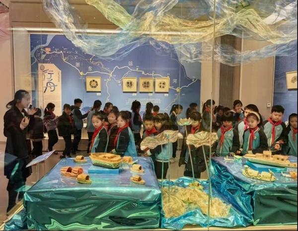萧博携手区融媒体中心开展“爱相随”学雷锋特别行动!